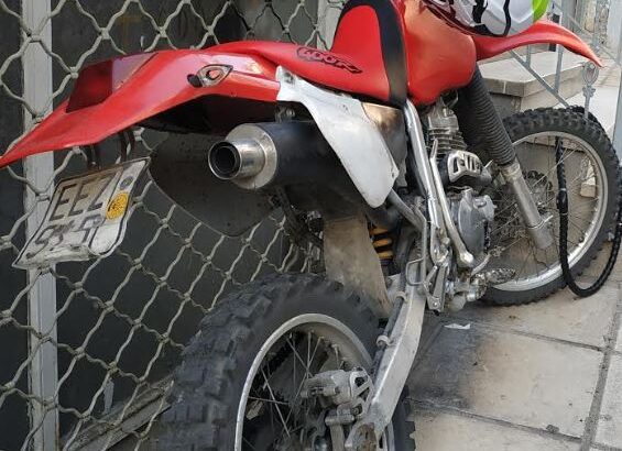 Honda xr400 από άνω πόλη Θεσσαλονίκης. Μοτοσυκλέτες-Μοτοποδήλατα- Θεσσαλονίκη